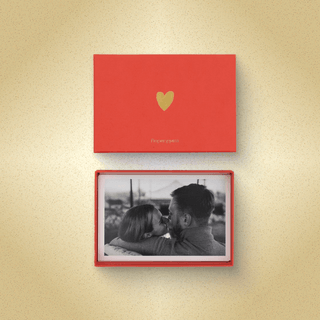 Открытки в красной подарочной коробке 