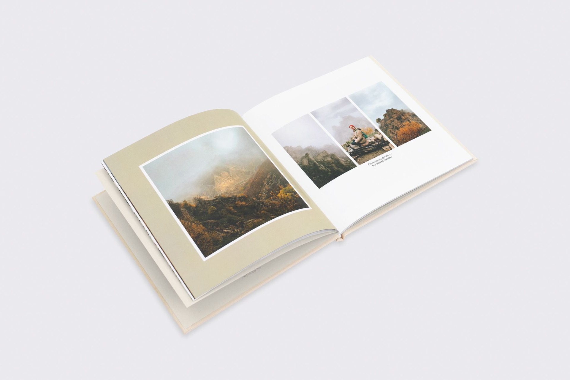 Квадратная фотокнига в бежевом тканевом перепл�ете