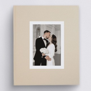 Большая фотокнига в бежевом тканевом переплете