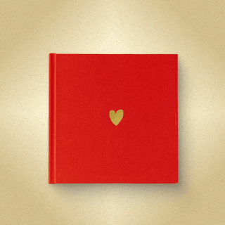 Квадратная фотокнига в красном тканевом переплете