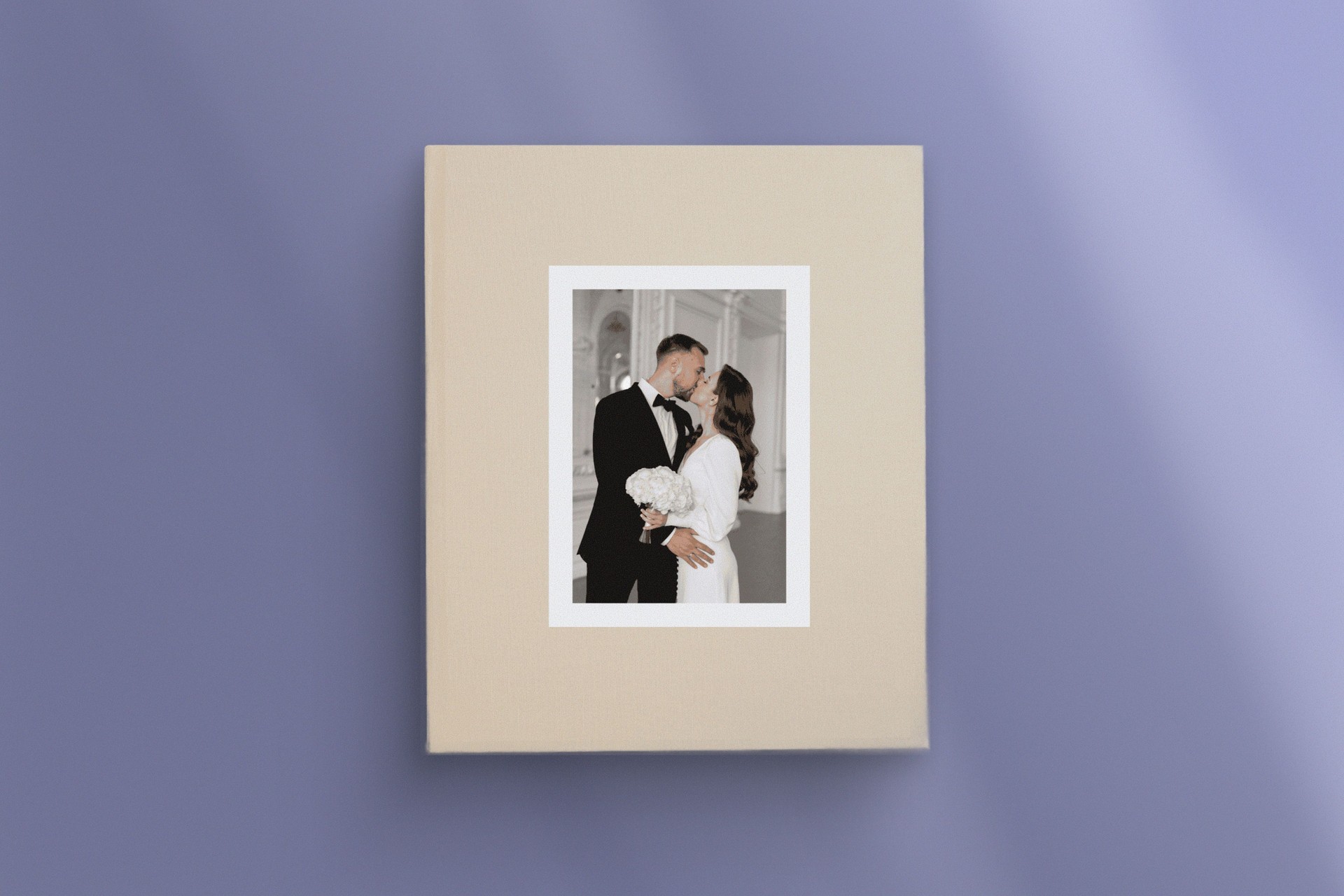 Большая фотокнига в бежевом тканевом переплете